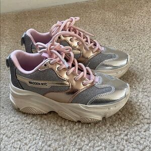 Size 1 Madden NYC Kids Metallic Silver & Pink Chunky Sneakers